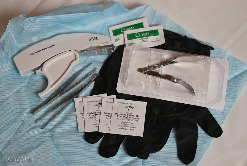 Best Skin Stapler Kit with Staple Remover and Adson Forceps