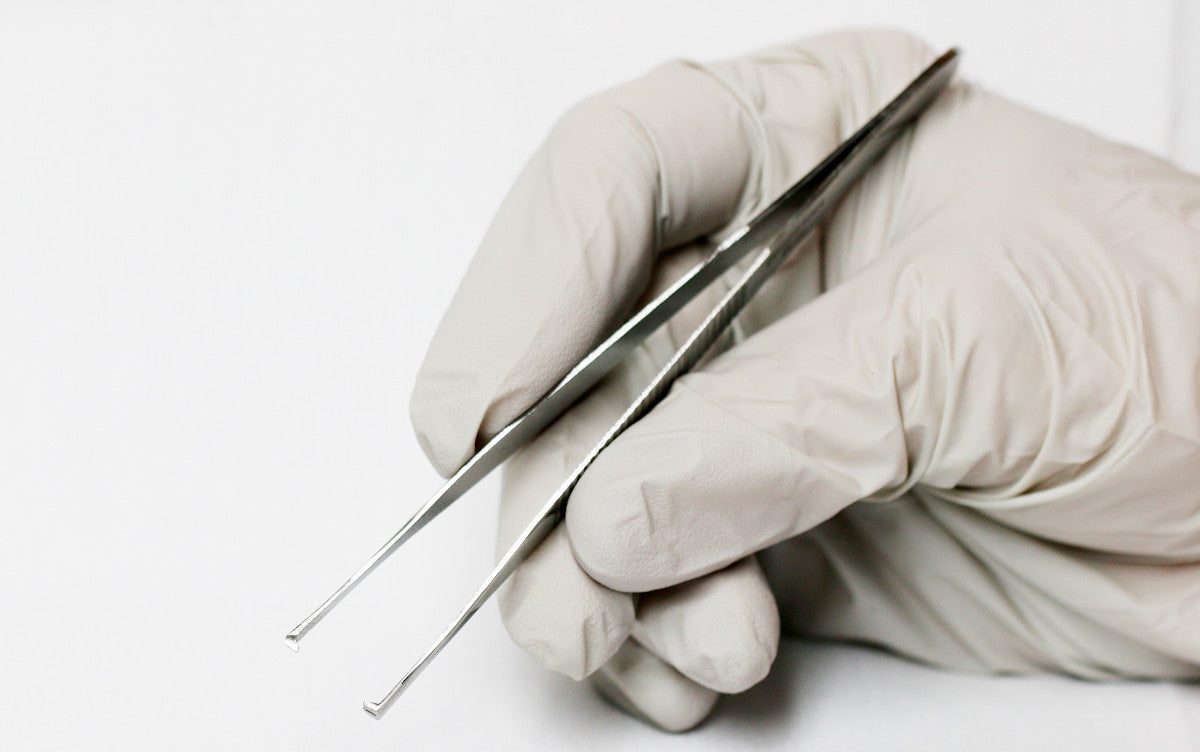 Holding Adson's forceps properly